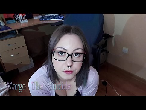 ❤️ Seksi djevojka s naočalama duboko siše dildo na kameri Kvalitetna pornografija kod nas