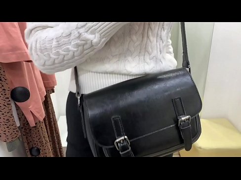 ❤️ Javna masturbacija mlade kujice FeralBerry s dildom u sobi za mjerenje Kvalitetna pornografija kod nas
