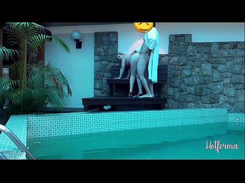 ❤️ Šef poziva sobaricu na bazen, ali nije mogao odoljeti vrućini Kvalitetna pornografija kod nas