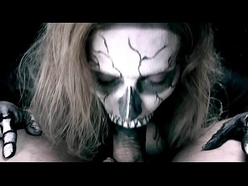 ❤️ Demon djevojka siše kurac svojim crnim ustima i guta spermu. Kvalitetna pornografija kod nas